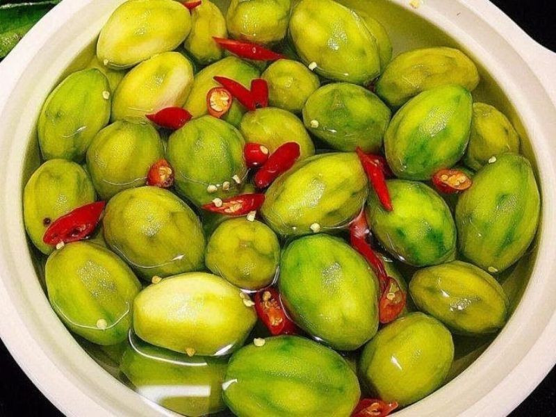 Ngoài ra, quả cóc còn giúp phục hồi sức khỏe sau tập luyện nhờ vitamin C, hỗ trợ hệ miễn dịch và chống mệt mỏi. Hàm lượng sắt cao và vitamin B1 góp phần hình thành tế bào hồng cầu, ngăn ngừa thiếu máu. Ảnh minh họa