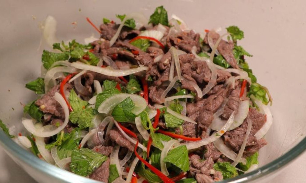 Việc bò tái chanh góp mặt trong danh sách một lần nữa cho thấy sức hấp dẫn của ẩm thực Việt Nam trên bản đồ ẩm thực thế giới. Ảnh minh họa