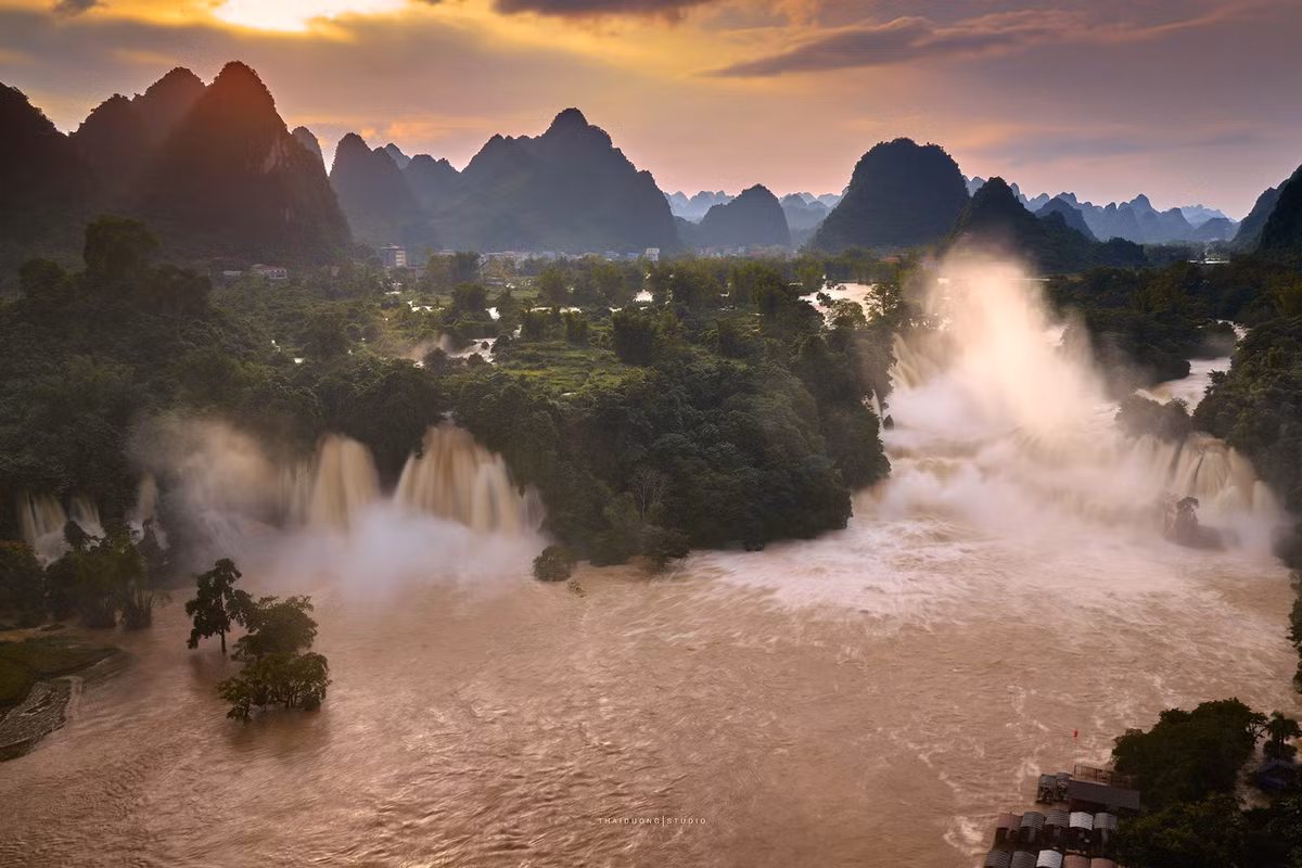 Thác Bản Giốc nằm trên dòng sông Quây Sơn, ranh giới tự nhiên giữa Việt Nam và Trung Quốc, thuộc xã Đàm Thủy, tỉnh Cao Bằng. Ảnh Thái Dương AC