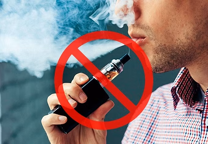 Thái Lan áp dụng những quy định nghiêm khắc hơn, đặc biệt với thuốc lá điện tử. Một số du khách chỉ vì hút vape trong phòng riêng đã bị phạt, tịch thu thiết bị và thậm chí trục xuất. Chính phủ Thái Lan còn khuyến khích người dân tố giác hành vi vi phạm, với phần thưởng lên đến 60% số tiền phạt, khiến việc mang hoặc sử dụng vape trở nên vô cùng rủi ro. Ảnh Internet