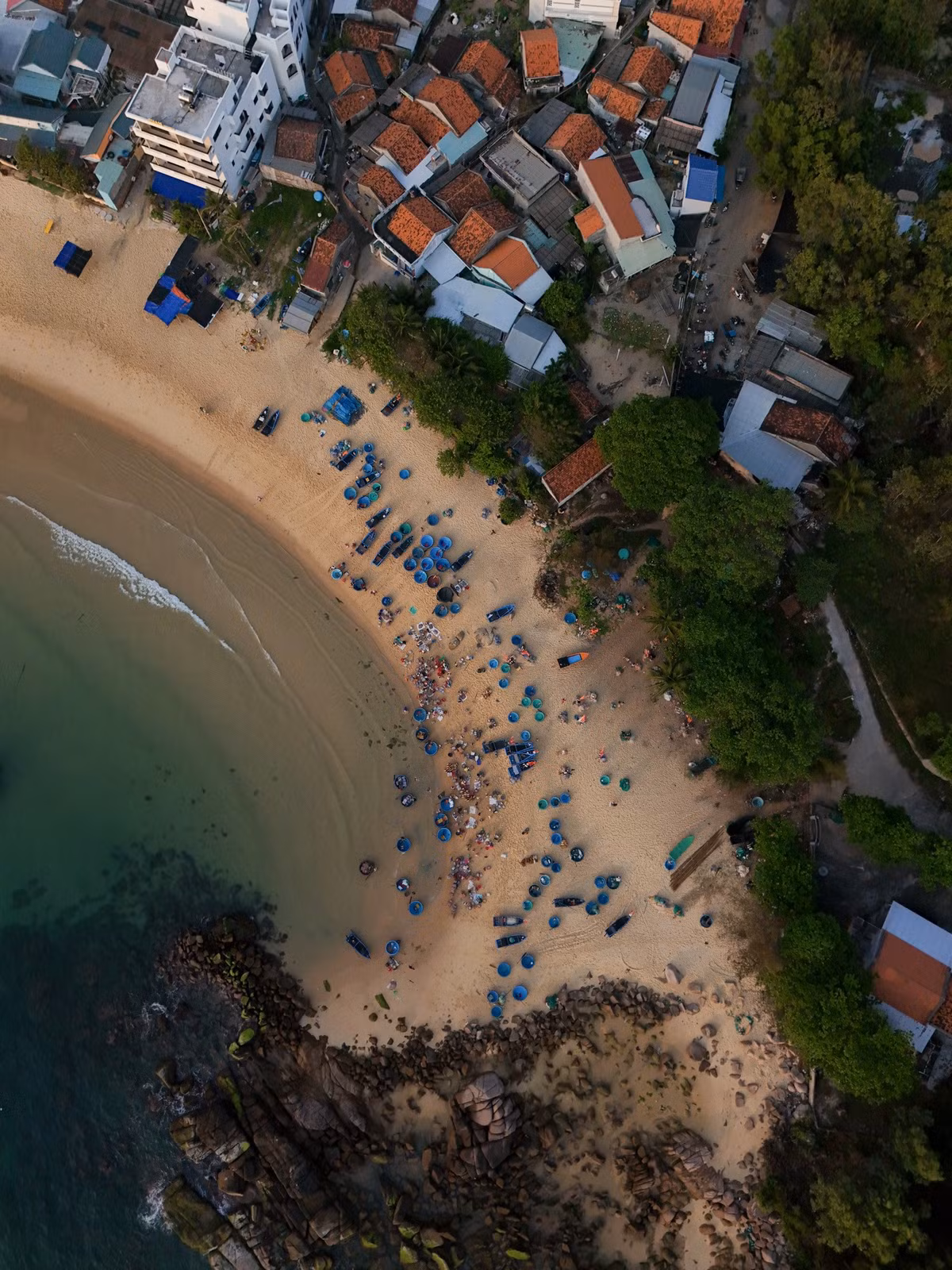 Những món nướng, hấp, rim giản dị nhưng giữ trọn vị ngọt tự nhiên của biển cả, vừa ngon vừa tiết kiệm chi phí. Ảnh Thừa Hoà