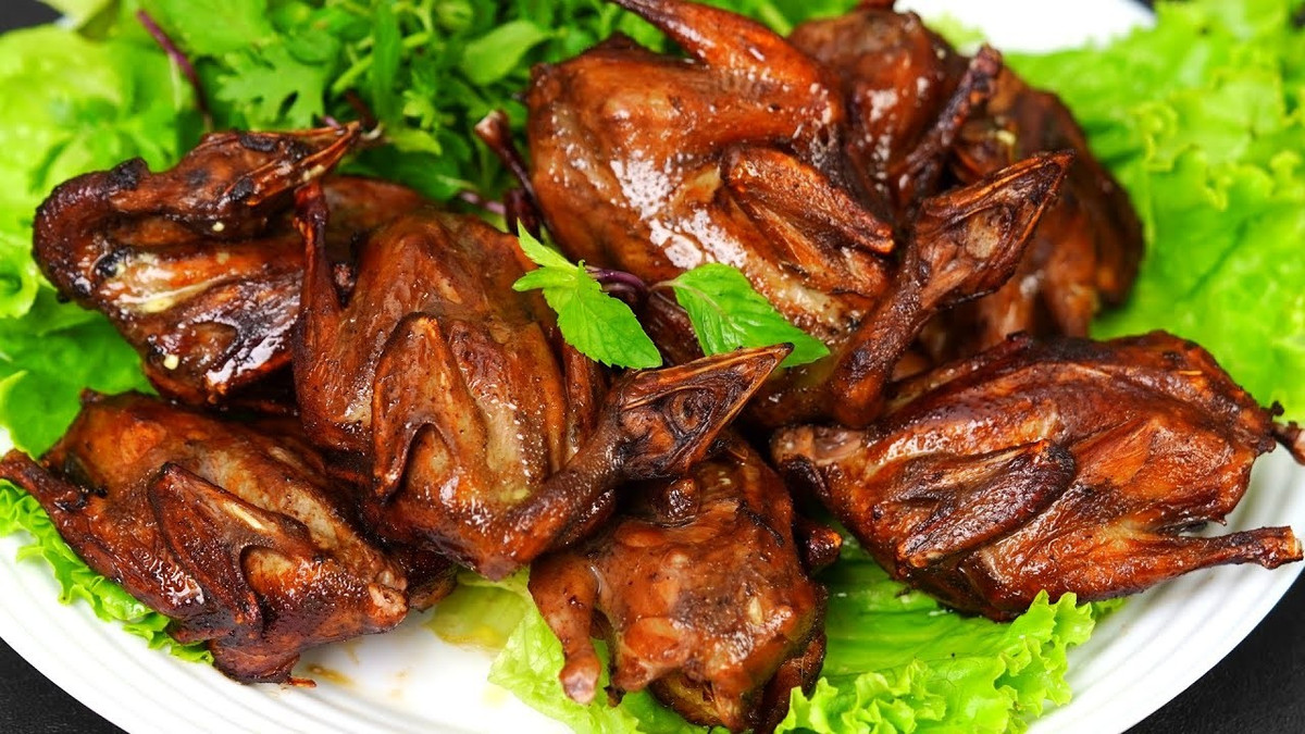 Việc bổ sung thịt chim cút vào khẩu phần ăn hằng ngày giúp cơ thể được cung cấp đầy đủ các chất dinh dưỡng cần thiết, từ đó góp phần nâng cao thể trạng và tăng khả năng thích nghi trước những tác động bất lợi từ môi trường. Tuy nhiên, các chuyên gia cũng khuyến cáo rằng, tác dụng của thịt chim cút chủ yếu mang tính hỗ trợ về mặt dinh dưỡng, không nên xem đây là thực phẩm có khả năng thay thế thuốc chữa bệnh hoặc các biện pháp điều trị y khoa. Ảnh minh họa