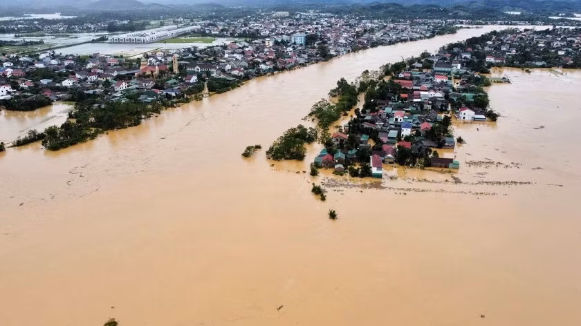 Thiệt hại rất nặng nề về người, tài sản, cơ sở hạ tầng tại các địa phương khu vực Bắc Bộ và Bắc Trung Bộ do bão lũ vừa qua. Ảnh: VGP