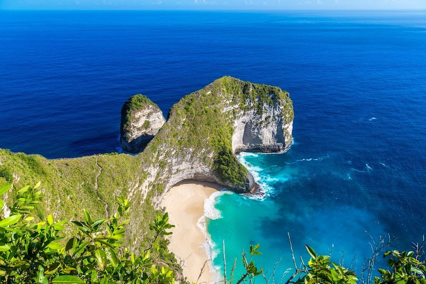 Chính quyền tỉnh Bali (Indonesia) đang lên kế hoạch áp dụng quy định kiểm tra năng lực tài chính đối với du khách quốc tế từ năm 2026, trong bối cảnh lượng khách tăng nhanh kéo theo nhiều vấn đề về hạ tầng, môi trường và đời sống địa phương. Ảnh Internet