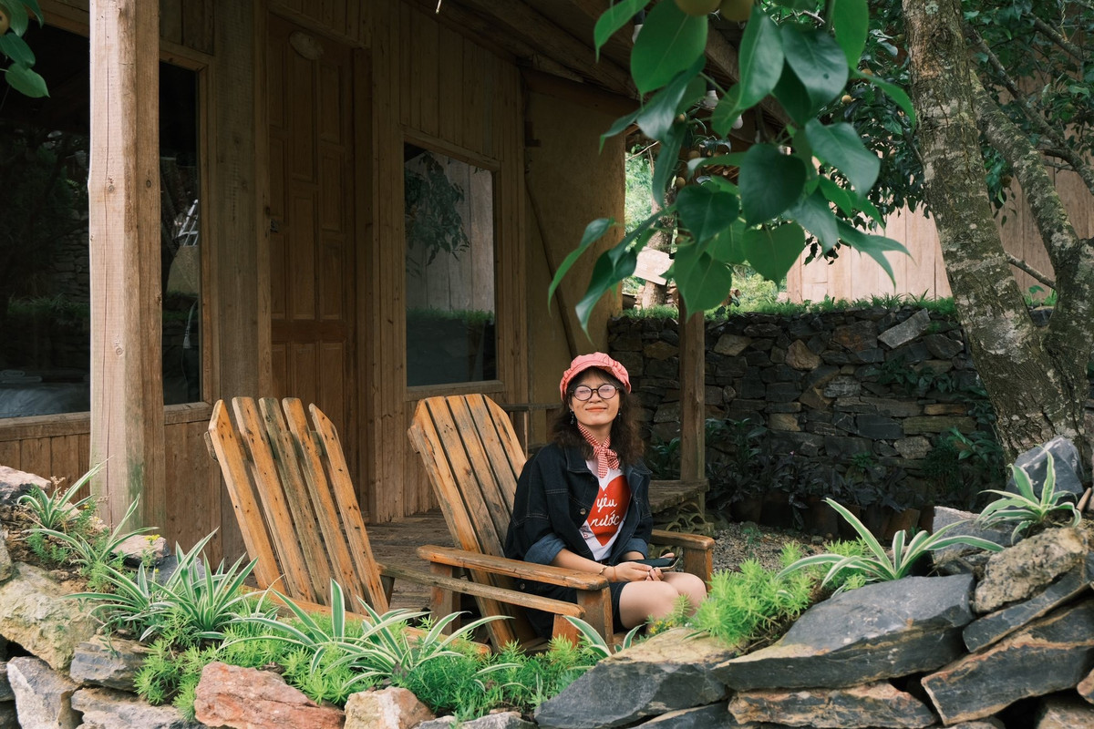 Hành trình kéo dài gần nửa ngày, giúp du khách cảm nhận rõ rệt sự thanh bình của núi rừng và văn hóa bản địa dọc đường đi. Ảnh Hà Anh