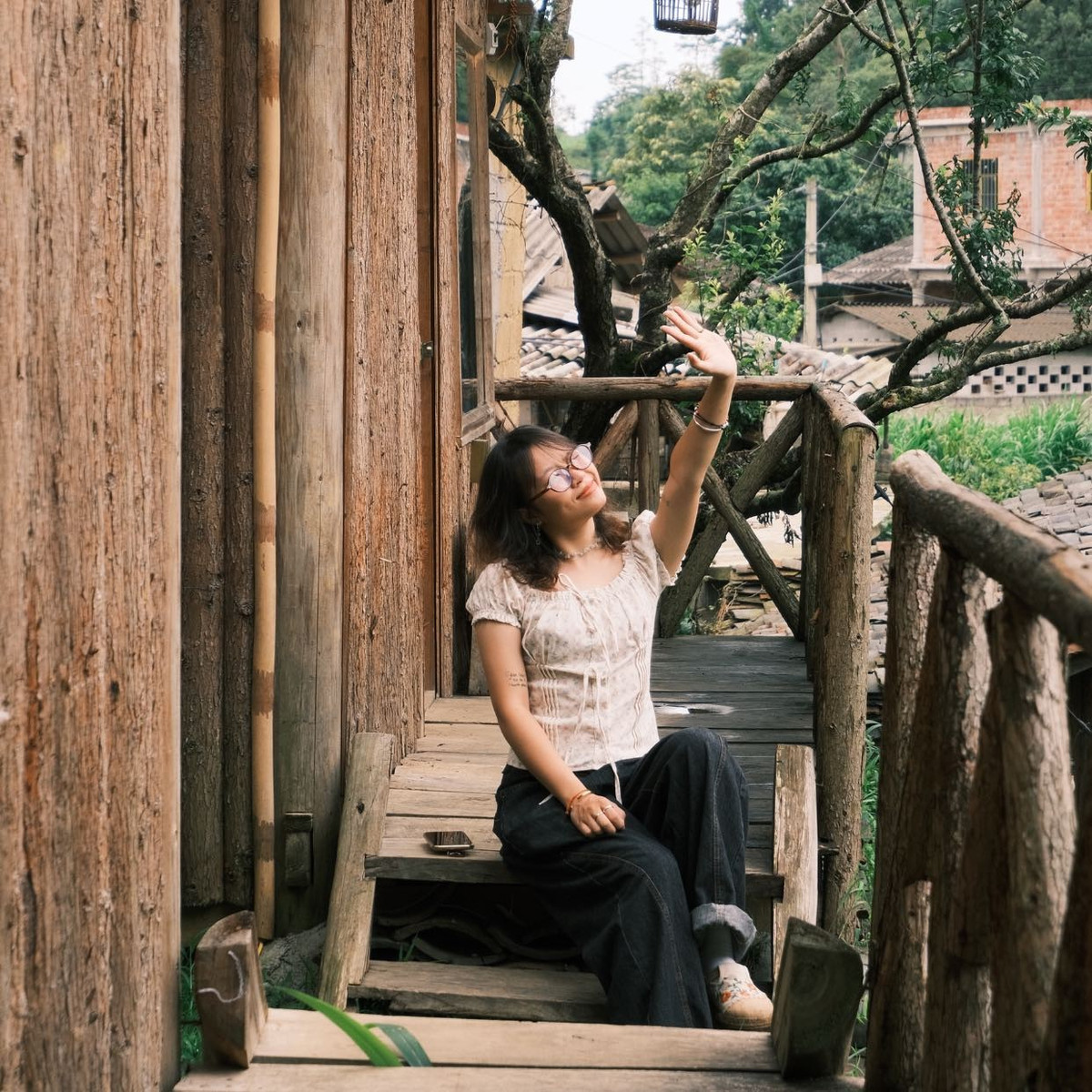 Ngoài trải nghiệm thiên nhiên, làng Thèn Pả còn níu chân du khách bằng những hoạt động mang đậm sắc màu văn hóa H’Mông. Ảnh Hà Anh