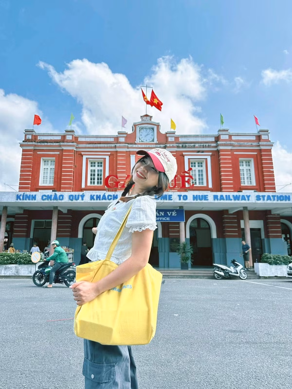 Trong tương lai, nơi đây hứa hẹn trở thành không gian giao thoa giữa giao thông, văn hóa và du lịch — nơi du khách có thể “bắt đầu hành trình khám phá Huế” ngay từ khoảnh khắc đặt chân xuống sân ga. Ảnh Bích Ngọc