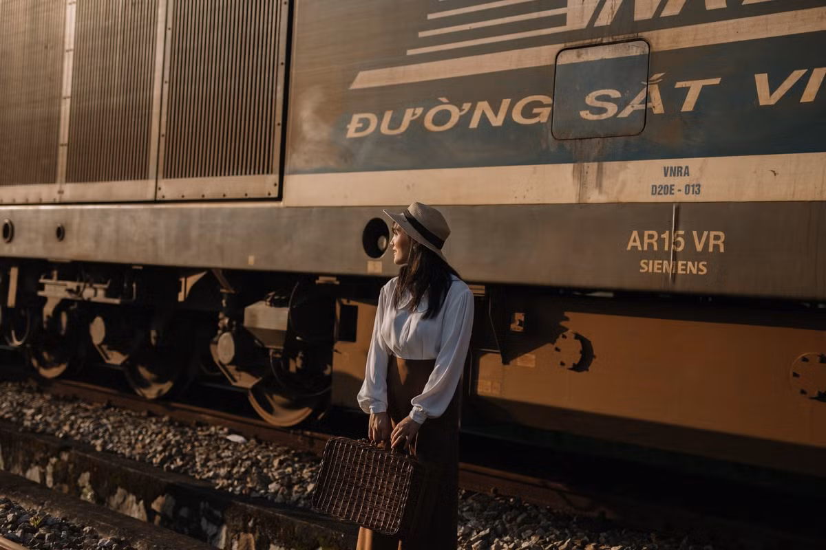 Trước Huế, một số nhà ga khác tại Việt Nam cũng đã được công nhận là điểm du lịch, như Ga Hải Phòng (xây dựng năm 1902, gắn với dấu ấn Chủ tịch Hồ Chí Minh năm 1946), Ga Đà Lạt (kiến trúc Pháp cổ, được mệnh danh là nhà ga đẹp nhất Đông Dương) hay Ga quốc tế Đồng Đăng (Lạng Sơn), cửa ngõ giao thương Việt – Trung. Ảnh Tai NA