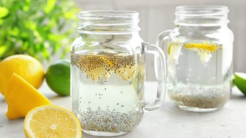 Ngoài ra, chất xơ trong hạt chia có thể ảnh hưởng đến quá trình hấp thu một số vi chất nếu sử dụng không đúng thời điểm. Dù hiếm gặp, phản ứng dị ứng như ngứa, sưng hoặc khó chịu đường tiêu hóa cũng có thể xảy ra và trở nên phiền toái hơn nếu xuất hiện vào ban đêm. Ảnh minh họa/Nguồn internet