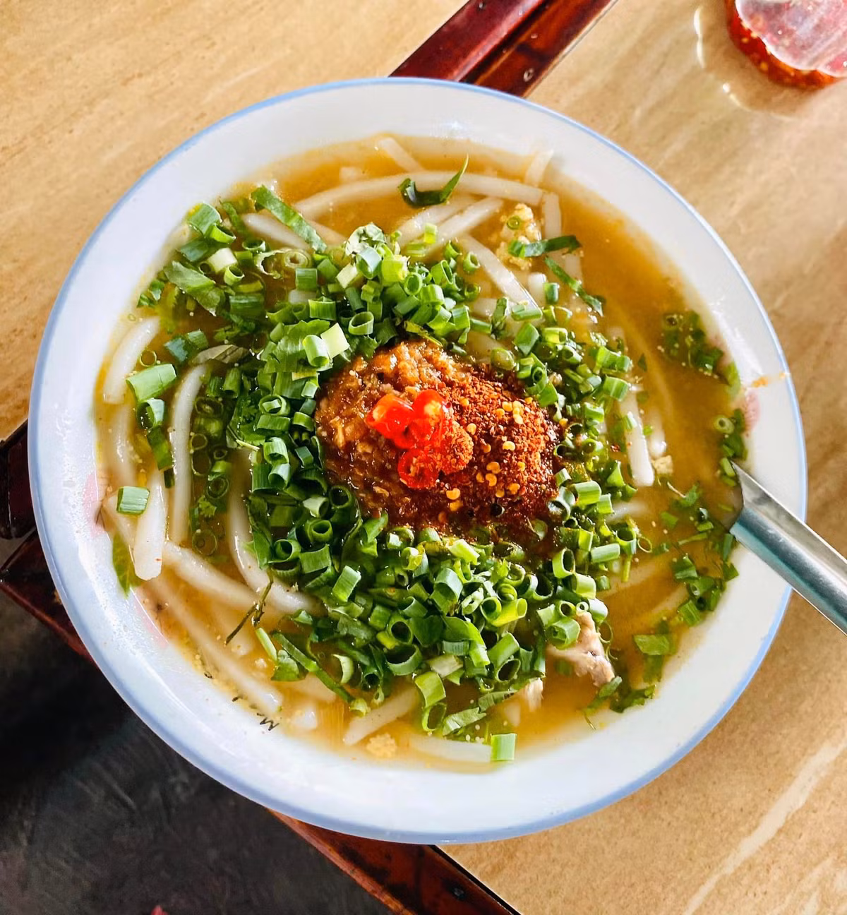 Mỗi sợi cháo, mỗi miếng cá đều thấm đượm hương vị dân dã, thể hiện nét tinh tế trong ẩm thực Quảng Trị – giản dị nhưng sâu đậm tình người. Ảnh Hoài An