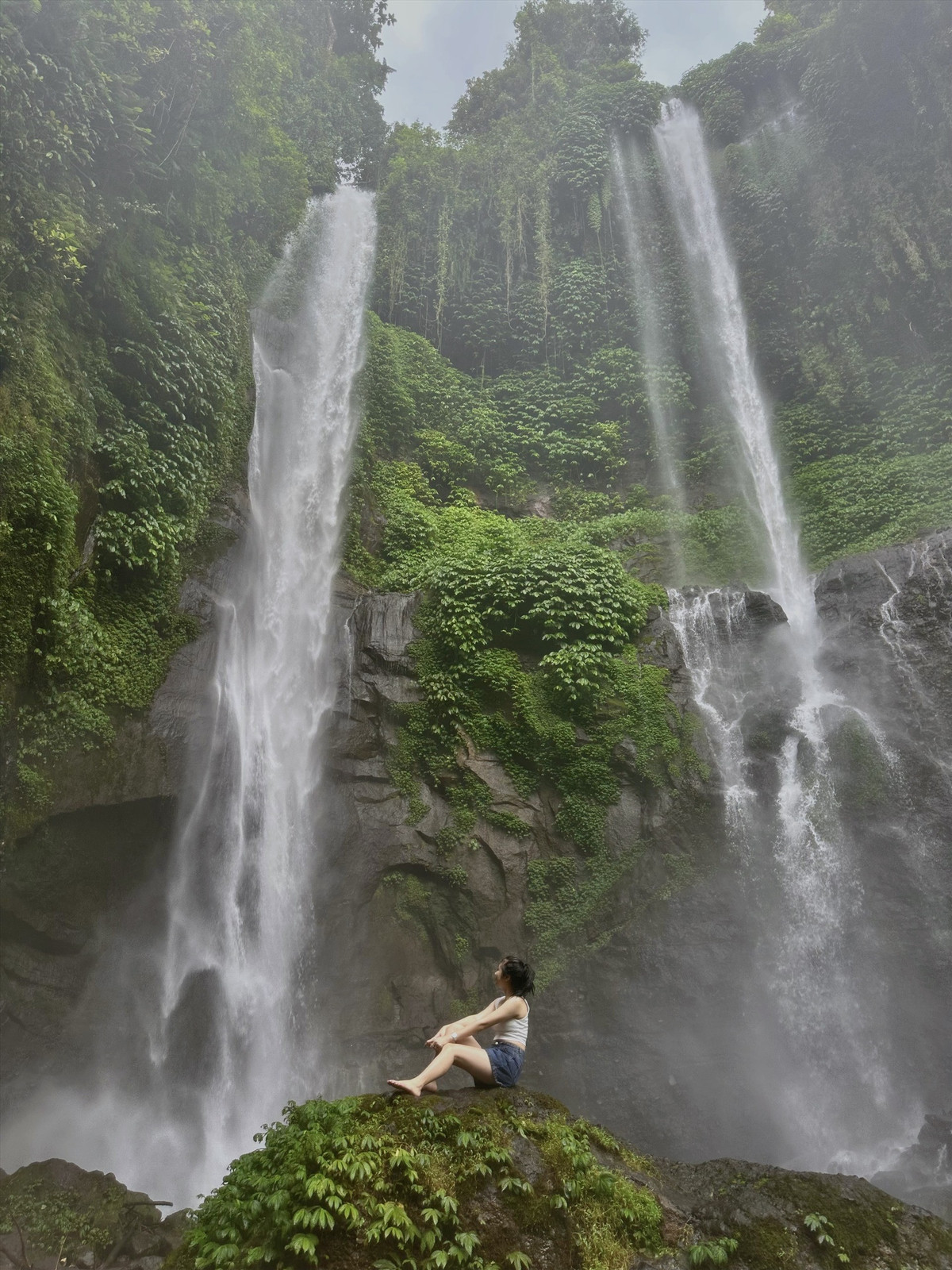 Đối với những du khách dự định đến Bali từ năm 2026, các chuyên gia khuyến nghị cần chủ động chuẩn bị đầy đủ giấy tờ chứng minh tài chính, bao gồm sao kê ngân hàng trong ba tháng gần nhất, xác định rõ thời gian lưu trú và lịch trình chuyến đi. Ảnh Linh Jii