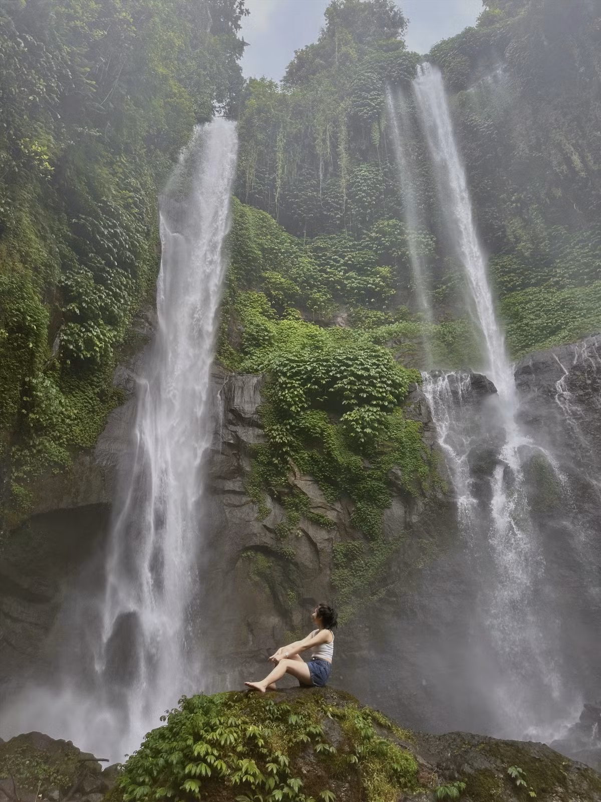 Đối với những du khách dự định đến Bali từ năm 2026, các chuyên gia khuyến nghị cần chủ động chuẩn bị đầy đủ giấy tờ chứng minh tài chính, bao gồm sao kê ngân hàng trong ba tháng gần nhất, xác định rõ thời gian lưu trú và lịch trình chuyến đi. Ảnh Linh Jii