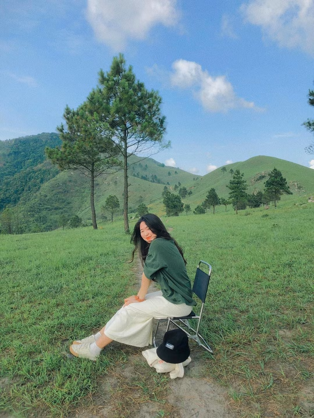 Dù chưa có nhiều dịch vụ thương mại, chính vẻ nguyên sơ, trong lành và yên bình của đỉnh Phượng Hoàng lại là điều khiến nơi đây trở nên đặc biệt. Ảnh Phuong Anh