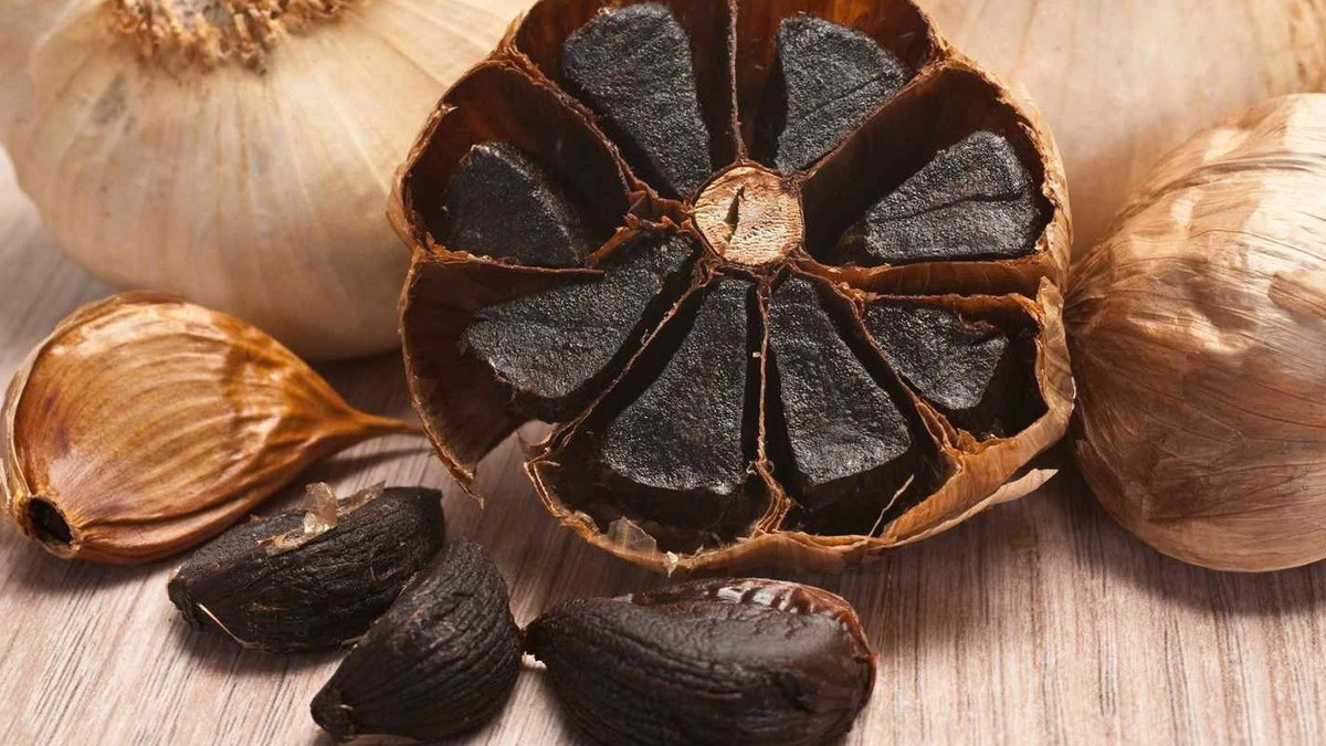 Việc xem đây là “thần dược” và lạm dụng có thể khiến cơ thể rơi vào tình trạng quá tải, làm mất cân bằng dinh dưỡng. Thay vì chỉ dựa vào một loại thực phẩm, người dùng nên kết hợp chế độ ăn đa dạng và lối sống lành mạnh để duy trì sức khỏe bền vững. Ảnh minh họa