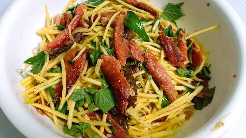 Ngoài ra, những người có cơ địa dị ứng hải sản cũng nên cân nhắc khi ăn cá lóc. Protein trong cá có thể gây phản ứng dị ứng ở một số người, với các biểu hiện như nổi mề đay, phát ban, ngứa, rối loạn tiêu hóa hoặc phù nề. Ảnh minh họa/ Nguồn internet