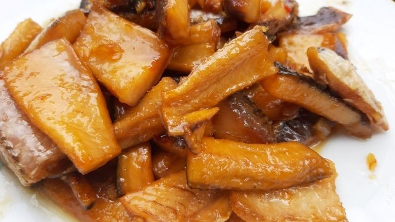 Tương tự, người mắc bệnh gan hoặc thận cũng cần thận trọng, bởi hàm lượng protein cao trong cá có thể làm tăng gánh nặng chuyển hóa cho các cơ quan này, từ đó khiến tình trạng bệnh trở nên nghiêm trọng hơn. Ảnh minh họa/ Nguồn internet