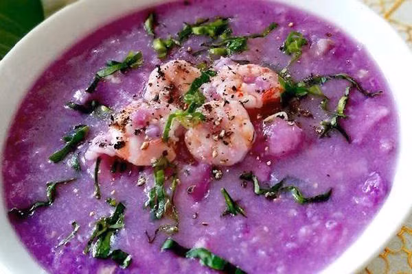 Khoai mỡ cũng có lợi cho trí não nhờ hợp chất diosgenin giúp hỗ trợ phát triển tế bào thần kinh, tăng cường trí nhớ và khả năng tập trung. Một số nghiên cứu còn ghi nhận tác dụng kiểm soát đường huyết nhờ hoạt chất allantoin, góp phần ổn định insulin và bảo vệ gan.