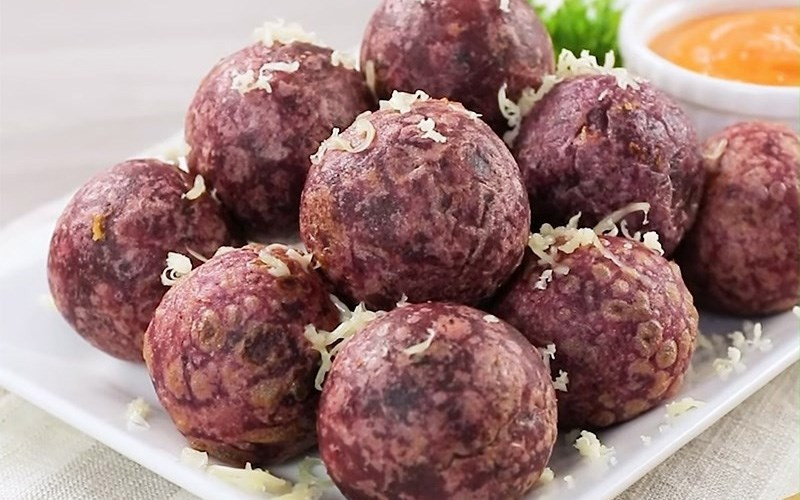 Nhờ ưu điểm giàu dinh dưỡng, dễ chế biến và phù hợp với nhiều nhóm đối tượng, khoai mỡ đang dần được chú ý hơn trong chế độ ăn lành mạnh. Tuy nhiên, người mắc bệnh mạn tính như tiểu đường hoặc rối loạn nội tiết nên trao đổi với bác sĩ trước khi điều chỉnh khẩu phần.