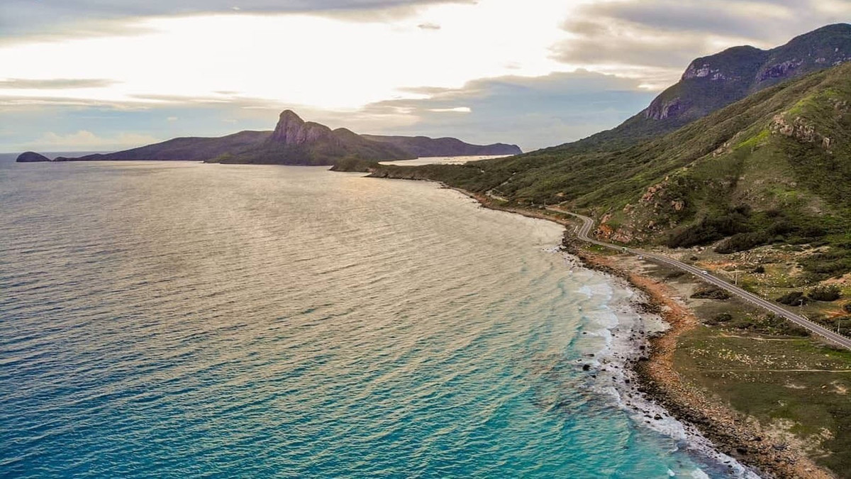 Sau khi được sáp nhập vào TP HCM, Côn Đảo hiện là địa phương duy nhất tại Việt Nam có đường bay thương mại nối giữa hai sân bay cùng thuộc một thành phố, đó là Tân Sơn Nhất và Côn Đảo. Tuyến bay này không chỉ rút ngắn thời gian di chuyển mà còn giúp kết nối thuận tiện cho du khách nội địa và quốc tế. Ảnh Nguyễn Hồng Nhậtg