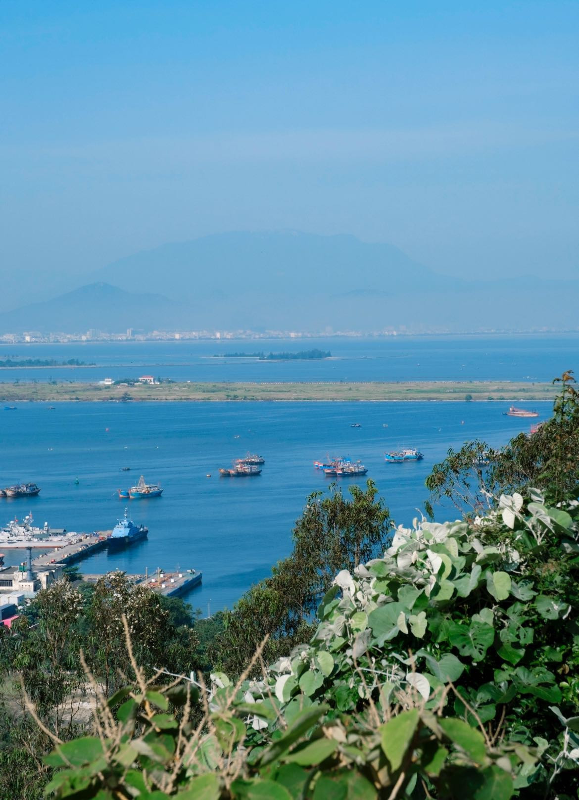 View - Bãi Đá Đen – Góc hoang sơ siêu chill giữa lòng Đà Nẵng | Báo Tri thức và Cuộc sống - TIN TỨC PHỔ BIẾN KIẾN THỨC 24H