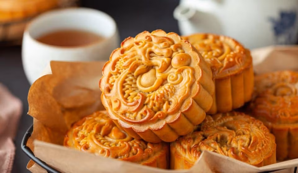 Thời điểm ăn bánh cũng rất quan trọng. Thưởng thức vào buổi sáng hoặc buổi trưa sẽ tốt hơn, bởi cơ thể có nhiều thời gian để tiêu hao năng lượng. Ảnh BHX