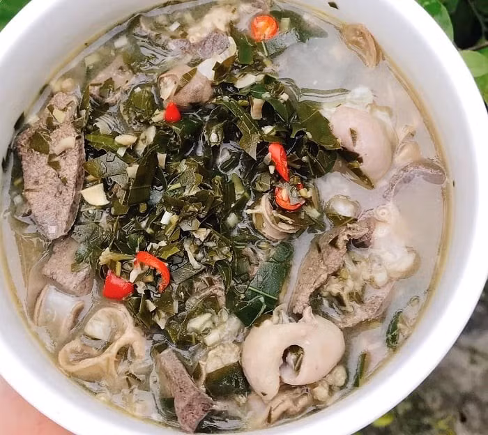 Mùi thơm đặc trưng cùng vị đắng ban đầu nhanh chóng tan, để lại hậu vị ngọt nhẹ nhàng. Ảnh Hương vị xứ Thanh