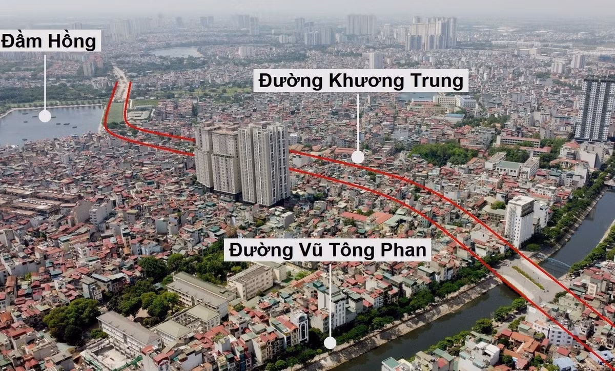 Tương tự, dự án đường Vành đai 2,5 đoạn Nguyễn Trãi - Đầm Hồng đi qua phường Khương Đình có chiều dài 1.520m, quy mô mặt cắt ngang nền đường 40m với tổng mức đầu tư 2.433 tỷ đồng. Dự án có tổng diện tích đất thu hồi là 60.902,1 m2, liên quan đến 703 tổ chức, cá nhân trên địa bàn.