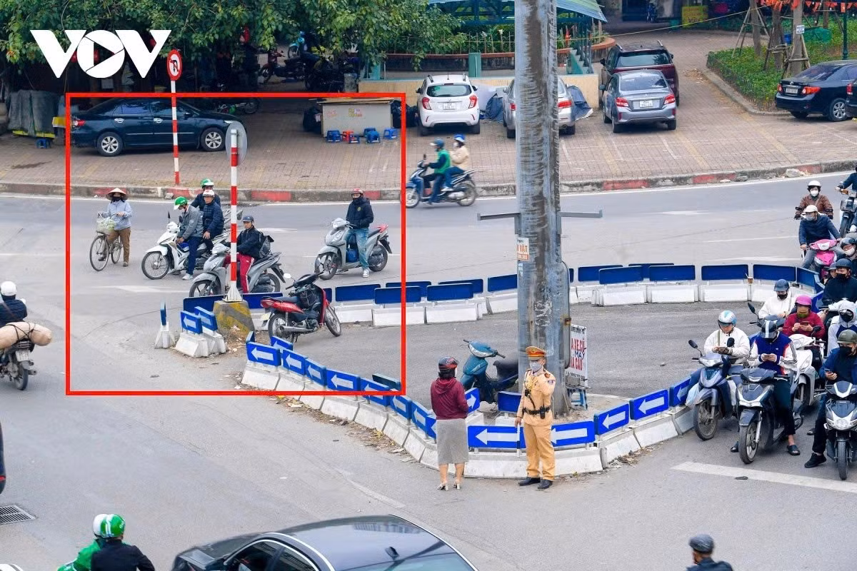 Một số trường hợp di chuyển ngược chiều, sai làn đường, phần đường tại khu vực có lực lượng CSGT đang làm nhiệm vụ.