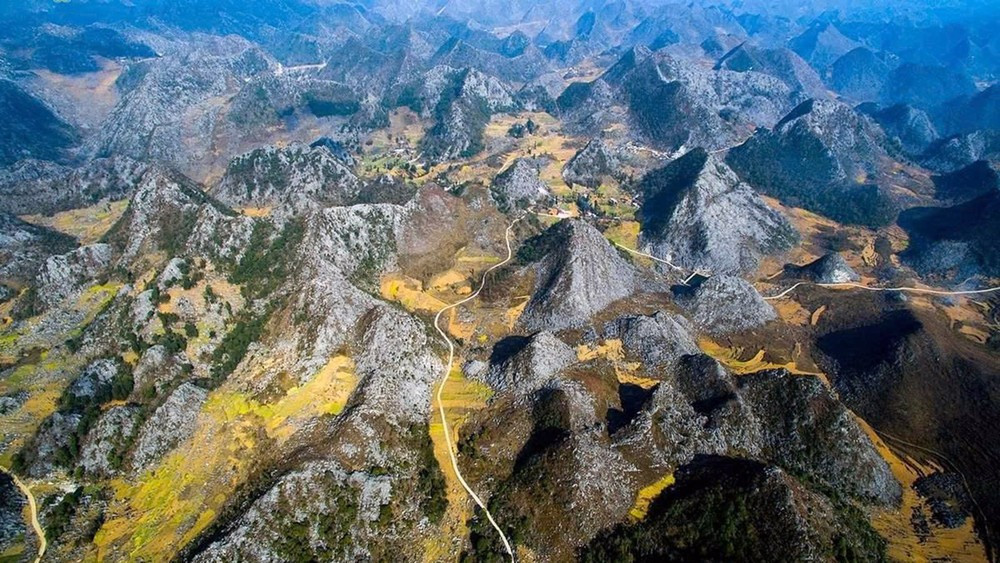 Ra đời từ năm 1993, World Travel Awards được coi là “Oscar của ngành du lịch thế giới”. Sau hơn ba thập kỷ, WTA trở thành thang đo uy tín đánh giá chất lượng dịch vụ, sức hấp dẫn và tầm ảnh hưởng của các điểm đến quốc tế. Việc Cao nguyên đá Đồng Văn được vinh danh là “Điểm đến văn hóa hàng đầu thế giới 2025” không chỉ là niềm tự hào của Tuyên Quang mà còn nâng tầm du lịch Việt Nam trên bản đồ thế giới. Ảnh Internet