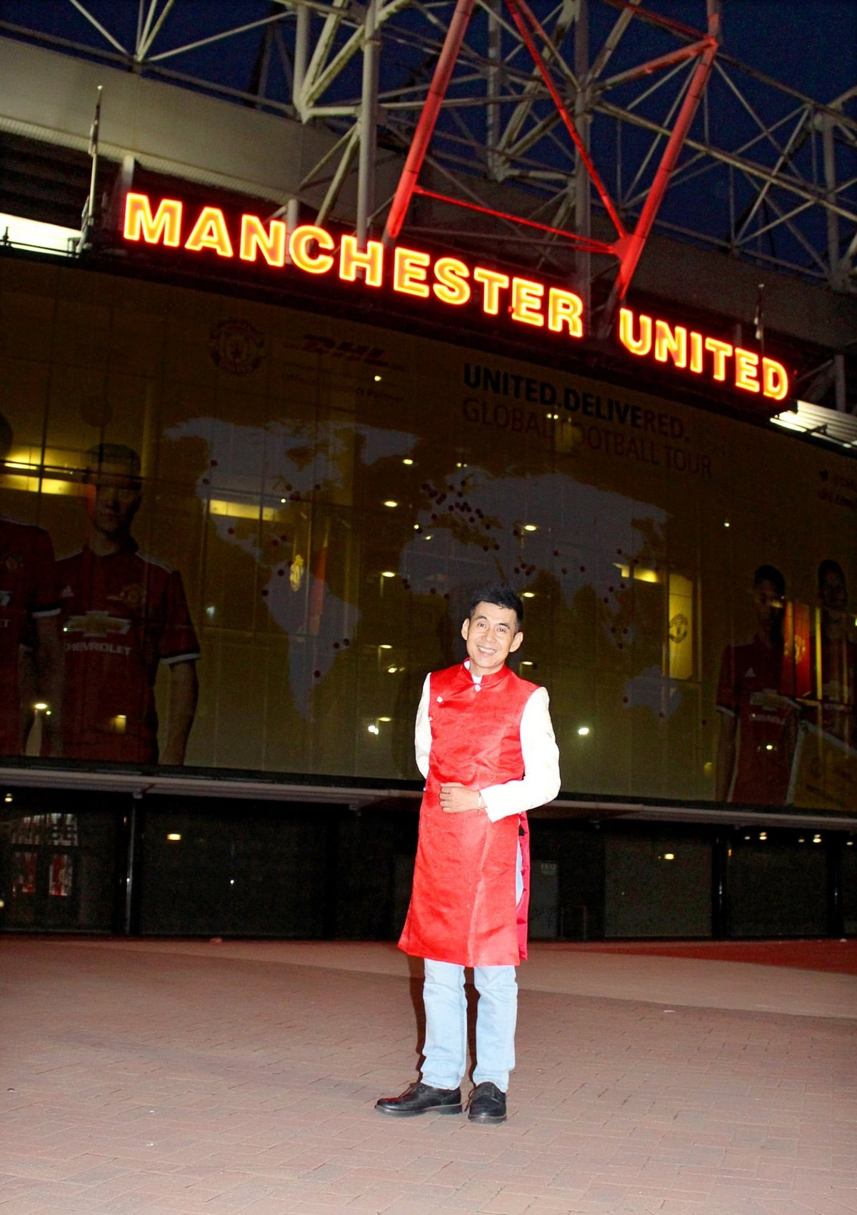 Nam ca sĩ kỳ vọng có thể mang áo dài lên Bắc cực và Nam cực. Tại Việt Nam, anh mơ ước được thực hiện bộ ảnh tại quần đảo Trường Sa và hang động lớn nhất hành tinh - Sơn Đoòng.