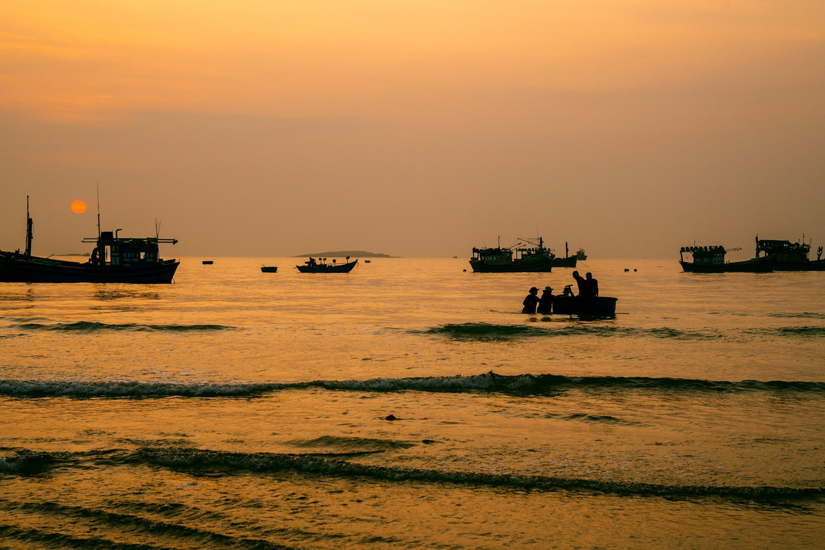 View - Bình Minh Rộn Ràng Trên Chợ Cá Long Thủy Phú Yên | Báo Tri thức và Cuộc sống - TIN TỨC PHỔ BIẾN KIẾN THỨC 24H