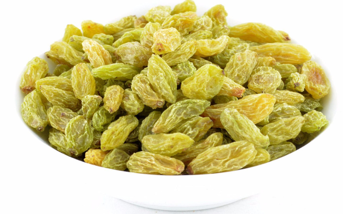 Dù mang lại nhiều lợi ích, trái cây khô vẫn chứa hàm lượng đường và năng lượng khá cao. Vì vậy, người tiêu dùng nên ưu tiên các loại không tẩm đường, không chất bảo quản và sử dụng với lượng vừa phải. Trái cây khô không thể thay thế thuốc điều trị, mà chỉ đóng vai trò hỗ trợ trong chế độ ăn uống lành mạnh. Ảnh minh họa