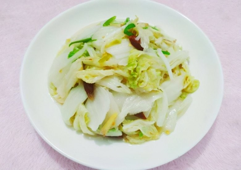 Nhờ tính mát và khả năng thanh nhiệt, loại rau này còn được nhiều người ưa chuộng trong mùa hè để làm dịu cơ thể, đặc biệt khi kết hợp cùng các món nước thanh nhẹ như canh tôm, lẩu chay hay nấu cùng đậu phụ. Ảnh minh họa