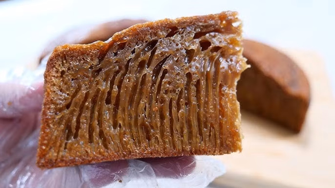 Michelin nhận định, nếu được kết hợp khéo léo với các yếu tố hiện đại như kem hay cà phê, bánh bò nướng hoàn toàn có thể chinh phục thực khách quốc tế mà vẫn giữ được bản sắc truyền thống. Ảnh Internet