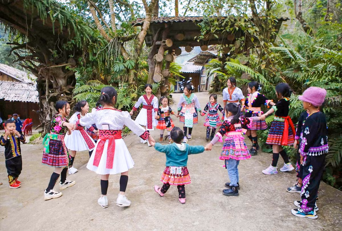 Mới đây, Bộ Văn hóa, Thể thao và Du lịch đã vinh danh 5 điểm đến tiêu biểu trên cả nước, nơi cảnh quan thiên nhiên, văn hóa và con người hòa quyện tạo nên sức hút riêng biệt. Ảnh dulich