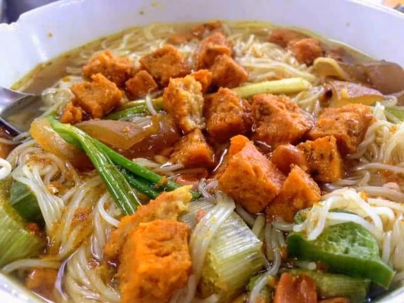 Bún Xiêm Lo chính là một trong những đại diện tiêu biểu cho ẩm thực miền Tây – giản dị, đậm đà nhưng cũng đầy hấp dẫn. Khi ăn một tô bún Xiêm Lo, bạn không chỉ cảm nhận được hương vị đặc biệt mà còn hiểu thêm về nền văn hóa phong phú của miền sông nước. Ảnh amthuc