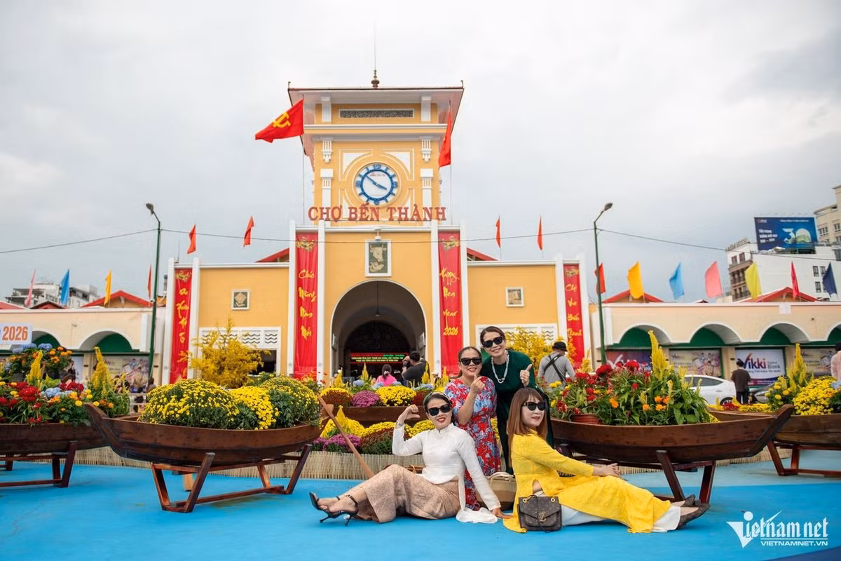 Tổng thể công trình vừa giữ được nét kiến trúc quen thuộc, vừa mang lại cảm giác mới mẻ, gọn gàng, phù hợp với nhịp sống đô thị hiện đại. Ảnh Báo Vietnamnet