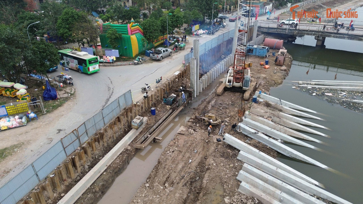 Cùng với dự án cải tạo hạ lưu sông Kim Ngưu, Hà Nội hiện đang triển khai 10 dự án cấp bách nhằm nâng cao năng lực tiêu thoát nước và giảm tình trạng ngập úng tại nhiều khu vực trong thành phố. Các dự án này bao gồm cải tạo, nâng cấp hệ thống tiêu thoát nước tại các khu đô thị.