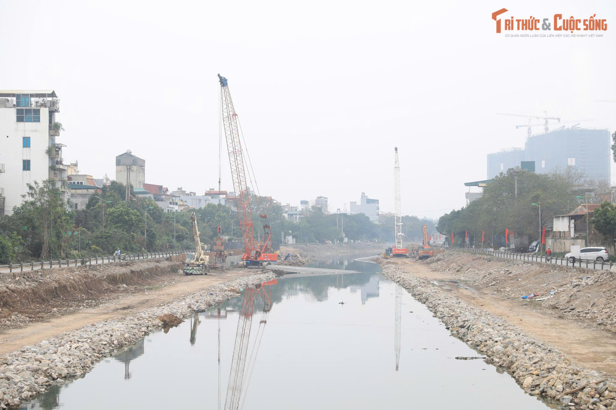 Dự án cải tạo tuyến hạ lưu sông Kim Ngưu được triển khai nhằm tăng cường năng lực tiêu thoát nước cho khu vực phía Nam Thủ đô, đồng thời giảm nguy cơ ngập úng trong mùa mưa. Đây là một trong những công trình hạ tầng kỹ thuật quan trọng nằm trong nhóm giải pháp cấp bách chống úng ngập của thành phố Hà Nội.