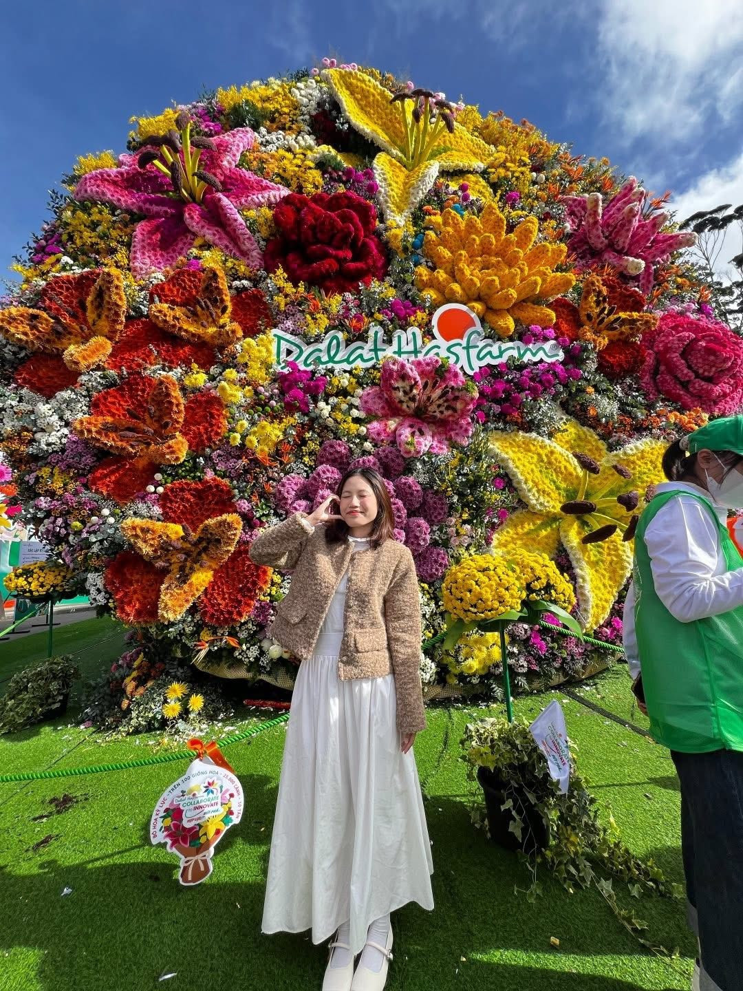 Với sự kiện kỷ lục này, Vườn hoa Đà Lạt tiếp tục khẳng định vị thế điểm đến du lịch hấp dẫn, không chỉ về cảnh quan thiên nhiên mà còn về các tác phẩm nghệ thuật độc đáo, sáng tạo, mang đến trải nghiệm mới mẻ cho mọi du khách khi đến với thành phố hoa. Ảnh Han Le Hoang