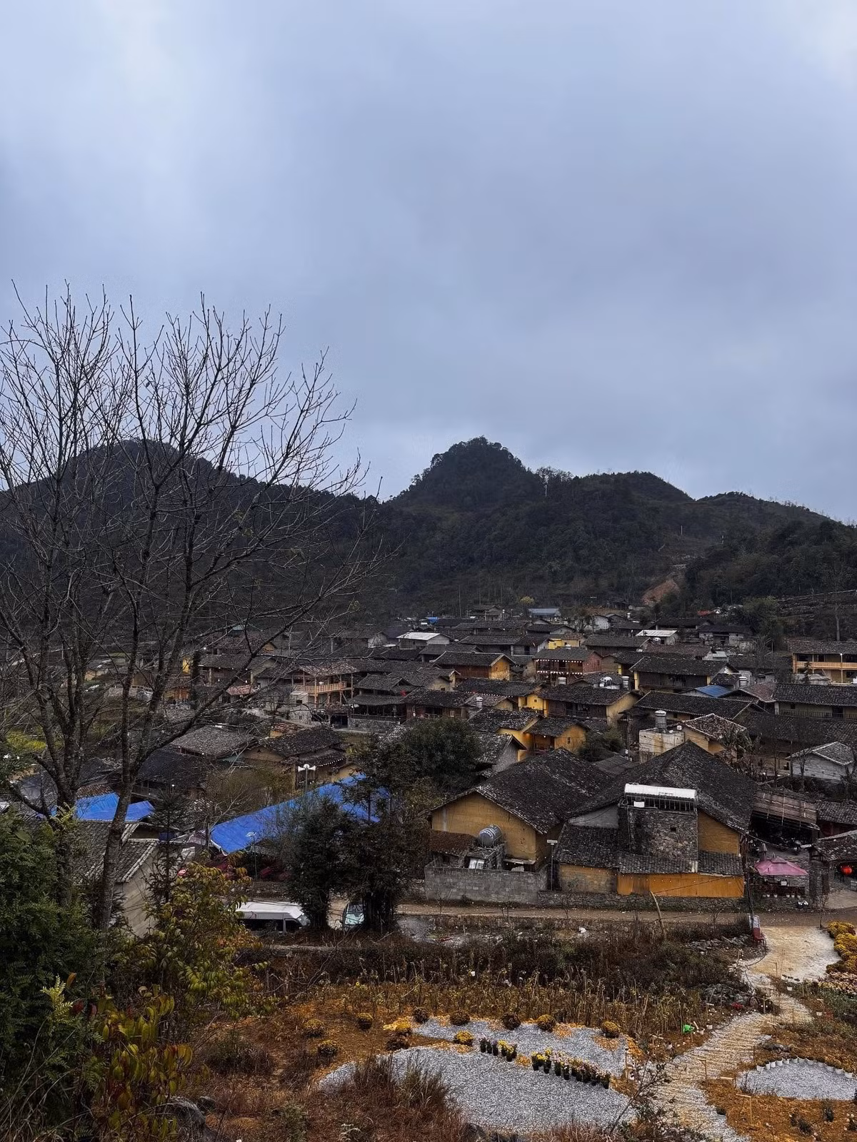 Dừng chân tại Lô Lô Chải, du khách sẽ cảm nhận được sự bình yên hiếm có, vừa chiêm ngưỡng cảnh núi non hùng vĩ, vừa thấu hiểu nhịp sống thanh bình của đồng bào dân tộc Lô Lô. Ảnh nt.tnguyen__