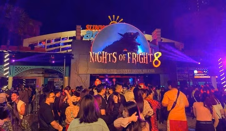 Tại Kuala Lumpur, Nights of Fright ở Sunway Lagoon là lễ hội kinh dị hoành tráng với ánh sáng và màn hù dọa trực tiếp. Cao nguyên Genting với sự kiện Haunted Highlands đưa du khách khám phá truyền thuyết ma địa phương qua các con hẻm u ám. LEGOLAND Malaysia tổ chức Brick-or-Treat Monster Party, mang đến thế giới quái vật vui nhộn cho cả gia đình. ẢnhInternet