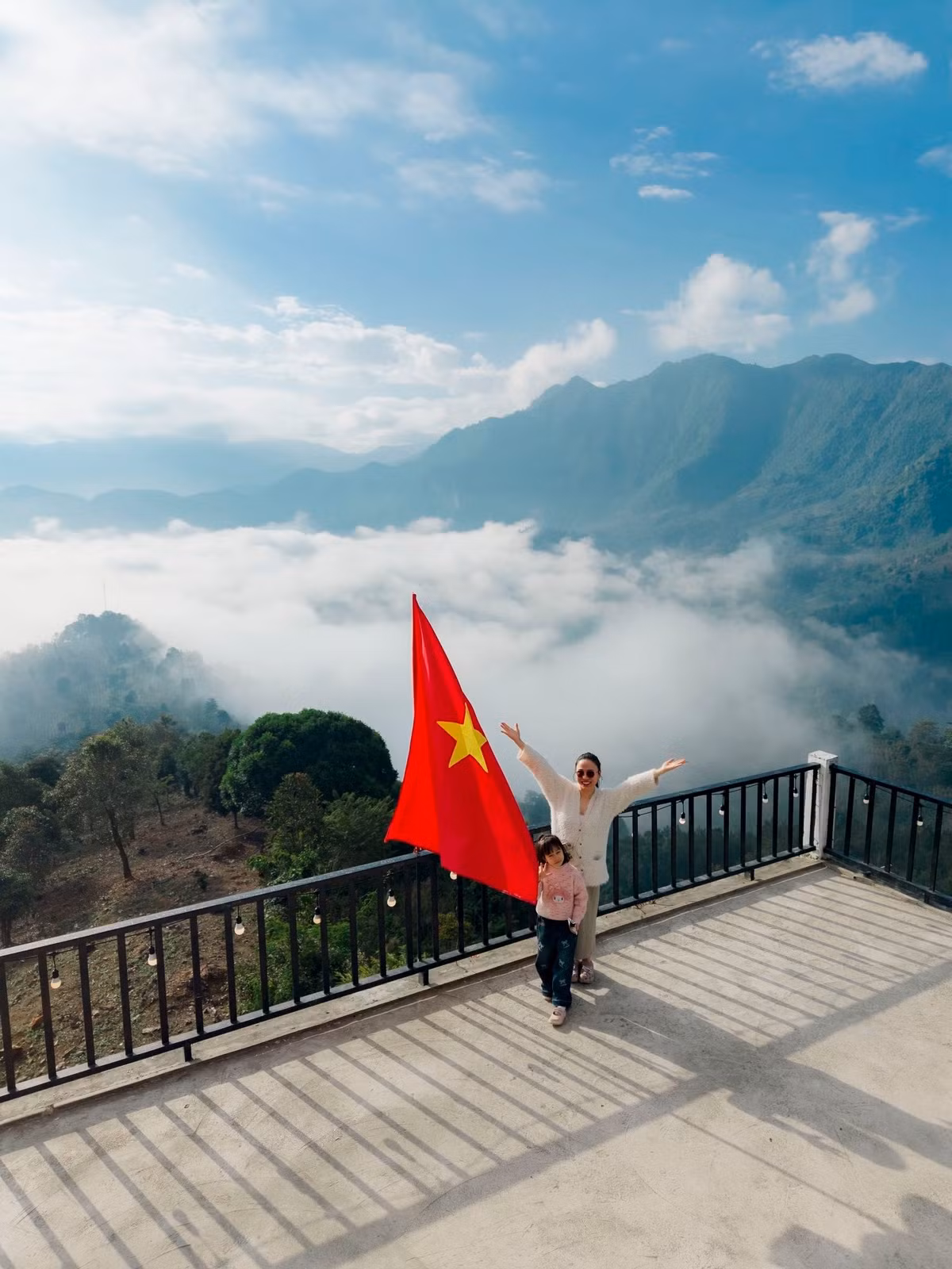 Trong hành trình khám phá Điện Biên nói riêng và vùng Tây Bắc nói chung, đèo Tằng Quái đang dần khẳng định vị trí của mình như một điểm dừng chân đáng để trải nghiệm, nơi mỗi buổi sớm đều mở ra một khung cảnh khác biệt, tinh khôi và đầy cảm xúc.