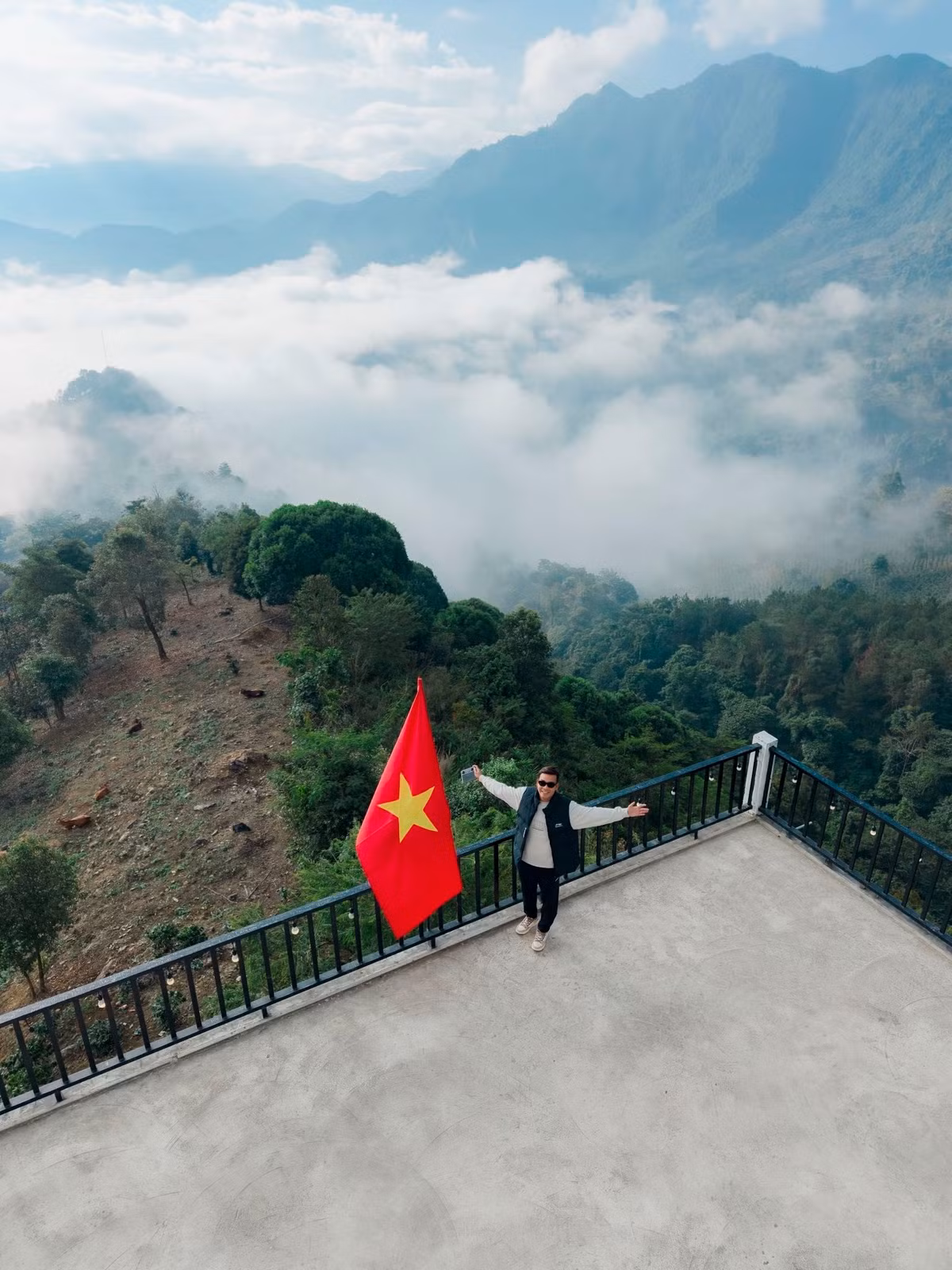 Với nhiều người, chuyến đi lên đèo Tằng Quái không chỉ để săn mây hay chụp ảnh, mà còn là dịp tạm rời xa nhịp sống vội vã, lắng nghe sự tĩnh lặng của núi rừng, cảm nhận trọn vẹn hơi thở của thiên nhiên Tây Bắc vào mùa Đông.