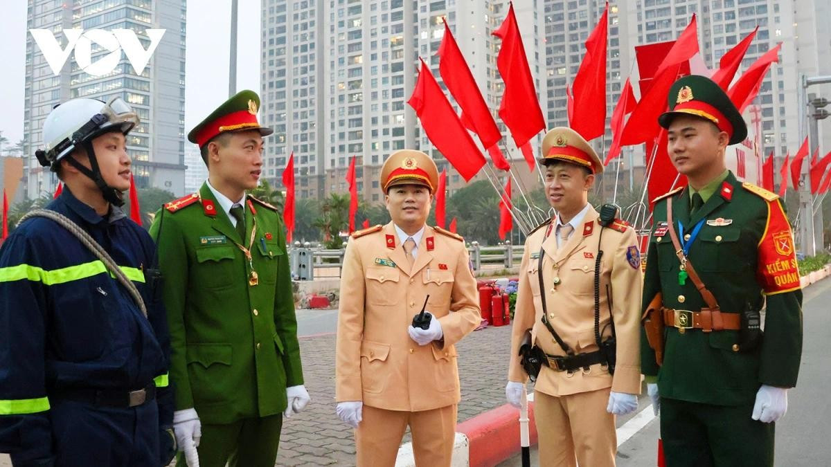 Theo Trung tá Phạm Quang Minh, Phó Đội trưởng Đội Chỉ huy giao thông và Đội Điều khiển đèn tín hiệu giao thông Hà Nội, ngay từ sáng sớm, Trung tâm điều khiển giao thông đã chủ động xây dựng các kịch bản điều hành chi tiết theo từng khung giờ, từng tuyến đường, bám sát lịch trình hoạt động của các đoàn đại biểu.