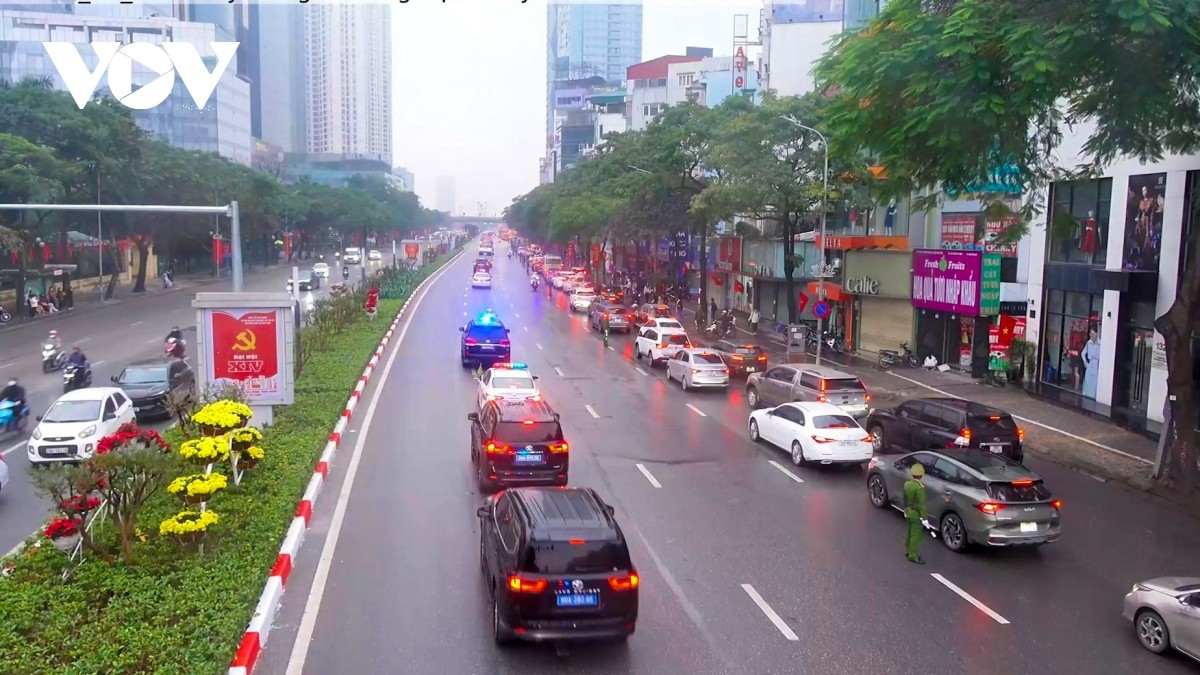 Giải pháp này giúp lực lượng CSGT chủ động hơn trong công tác dẫn đoàn, giảm đáng kể việc phải điều tiết thủ công tại từng nút giao, đồng thời nâng cao tính chính xác, an toàn trong tổ chức giao thông. Đối với công tác phân luồng chung, việc điều hành bằng hệ thống camera AI cũng góp phần hạn chế tình trạng ùn ứ cục bộ, giảm áp lực cho cán bộ, chiến sĩ làm nhiệm vụ, nâng cao hiệu quả quản lý, điều hành giao thông đô thị.