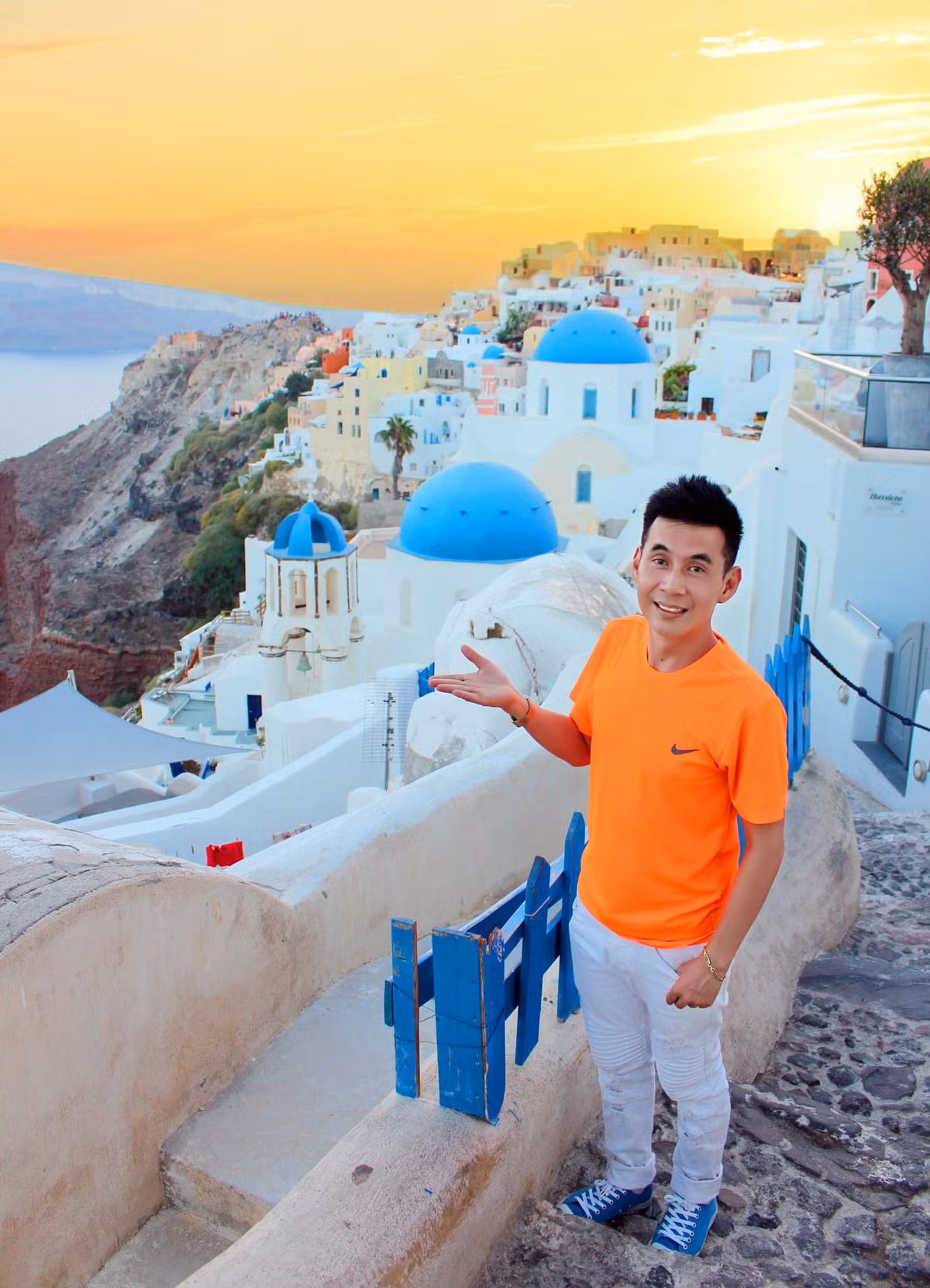 “Mỗi chiếc áo dài là một câu chuyện, mỗi điểm đến là một dấu ấn. Tôi muốn đưa hình ảnh Việt Nam đi xa, không phải qua những tuyên ngôn lớn lao, mà bằng chính hành trình nhỏ của một người yêu quê hương và đam mê văn hóa dân tộc”, Đoan Trường nói.