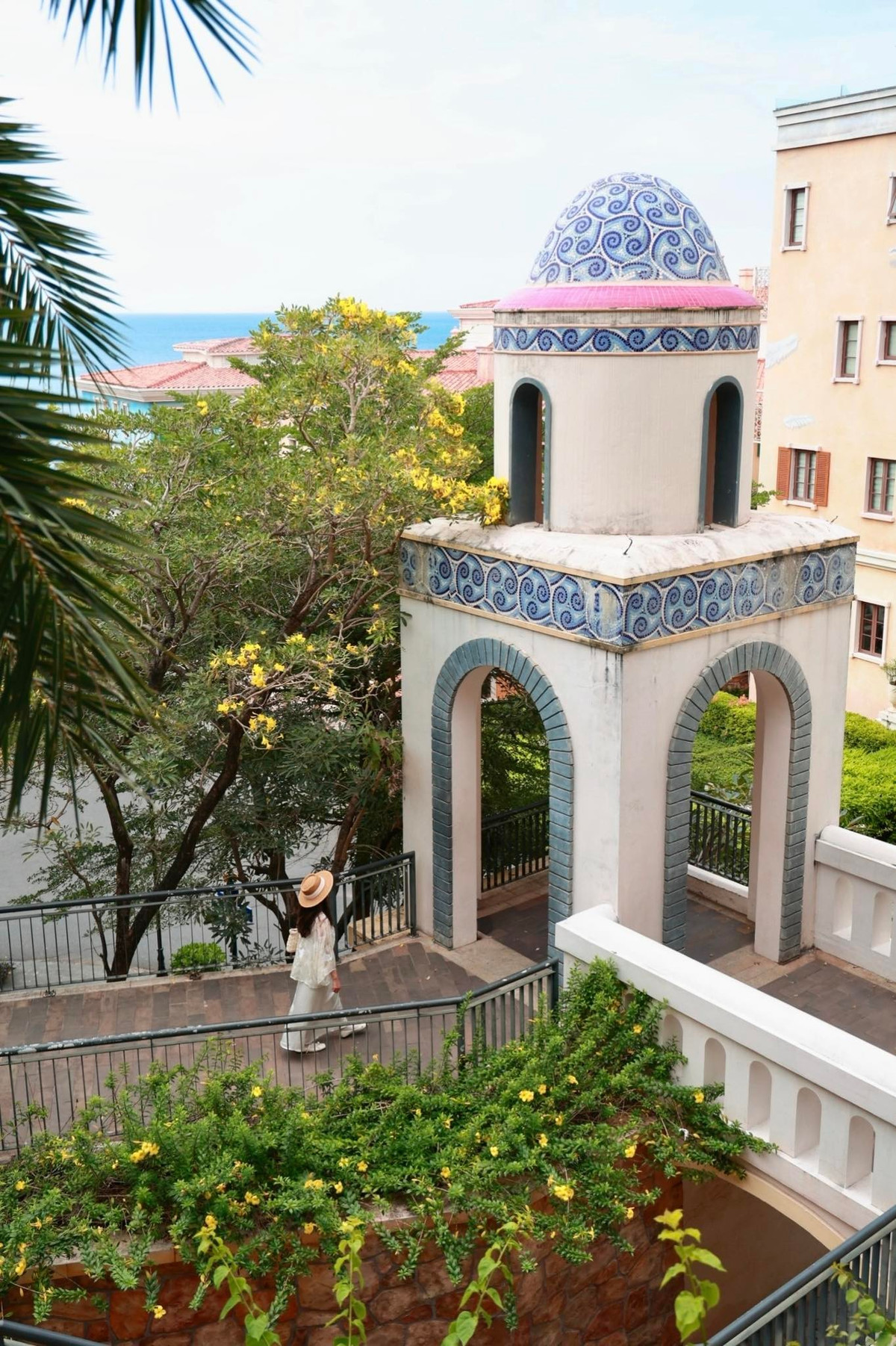 Song song với đó, du khách đến Phú Quốc cũng có thể kết hợp tham quan các điểm mang giá trị văn hóa – lịch sử như Nhà tù Phú Quốc, Chùa Hộ Quốc hoặc tham gia các tour khám phá đảo nhỏ lân cận để cảm nhận trọn vẹn hơn vẻ đẹp thiên nhiên và chiều sâu văn hóa của đảo ngọc.