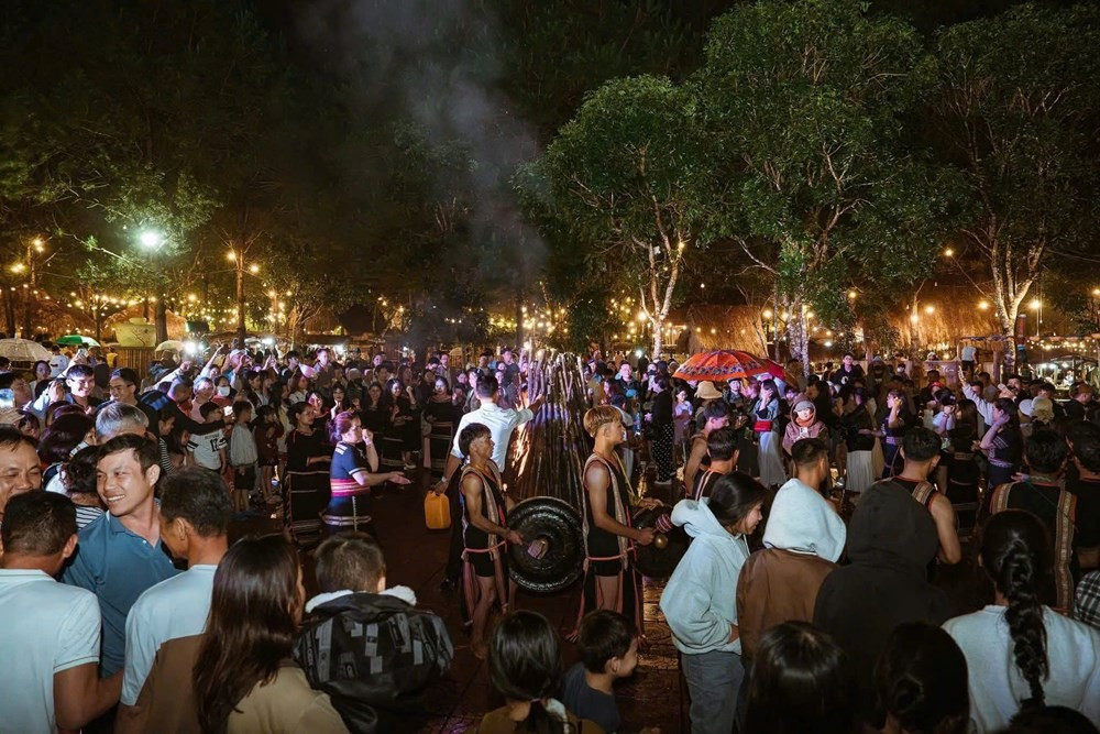 Với khí hậu mát lành, cảnh quan xanh mướt và chuỗi hoạt động xuân sôi động, Măng Đen hứa hẹn sẽ là điểm đến lý tưởng cho du khách muốn khởi đầu năm mới bằng sự an yên và trải nghiệm đáng nhớ giữa đại ngàn Tây Nguyên. Ảnh Du lịch Măng Đen