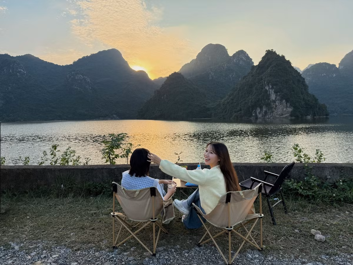 Hồ Tuy Lai thuộc quần thể tự nhiên có diện tích hơn 26km², kết hợp hài hòa giữa hồ nước, núi đá vôi, thung lũng và các khoảng đất bằng ven hồ.